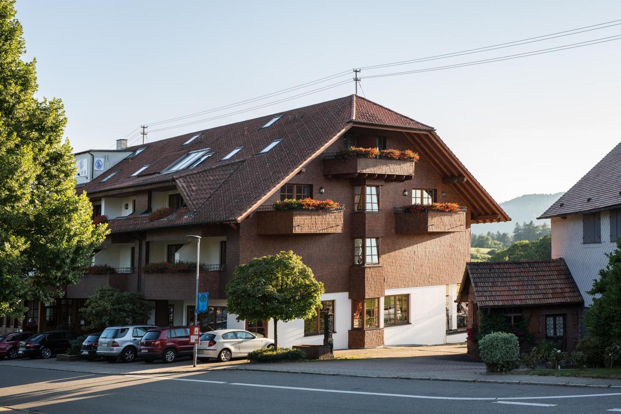 Hotel Restaurant Vinothek Lamm Bad Herrenalb Zewnętrze zdjęcie