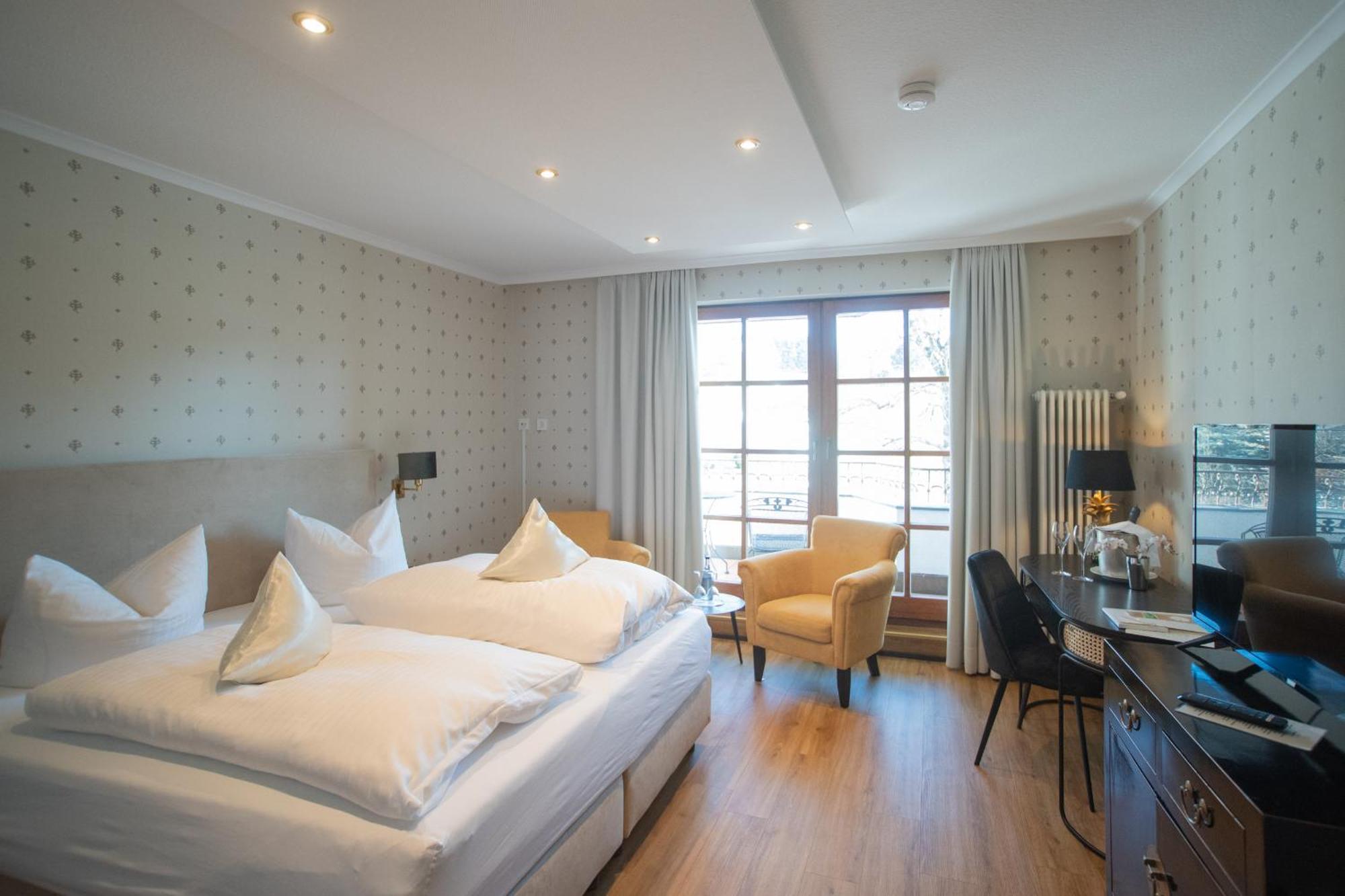 Hotel Restaurant Vinothek Lamm Bad Herrenalb Zewnętrze zdjęcie