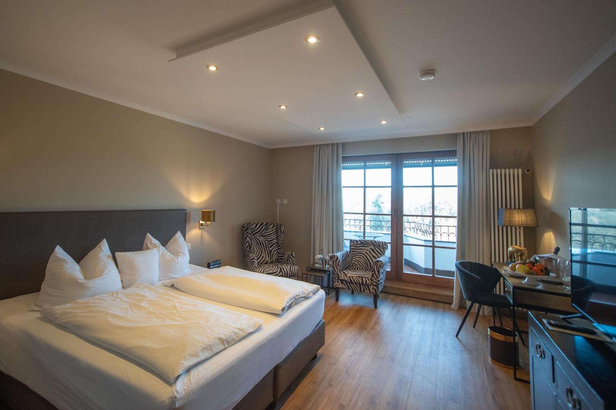 Hotel Restaurant Vinothek Lamm Bad Herrenalb Zewnętrze zdjęcie