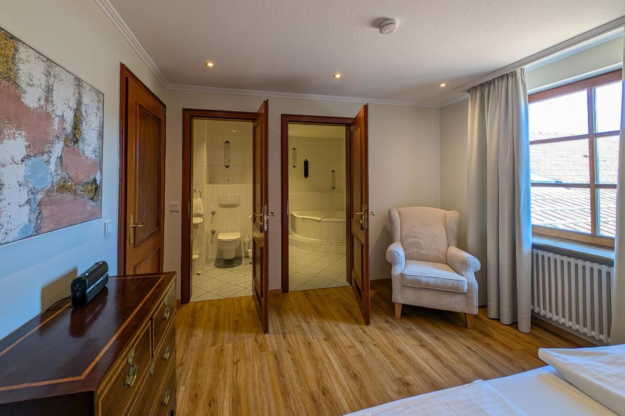 Hotel Restaurant Vinothek Lamm Bad Herrenalb Zewnętrze zdjęcie