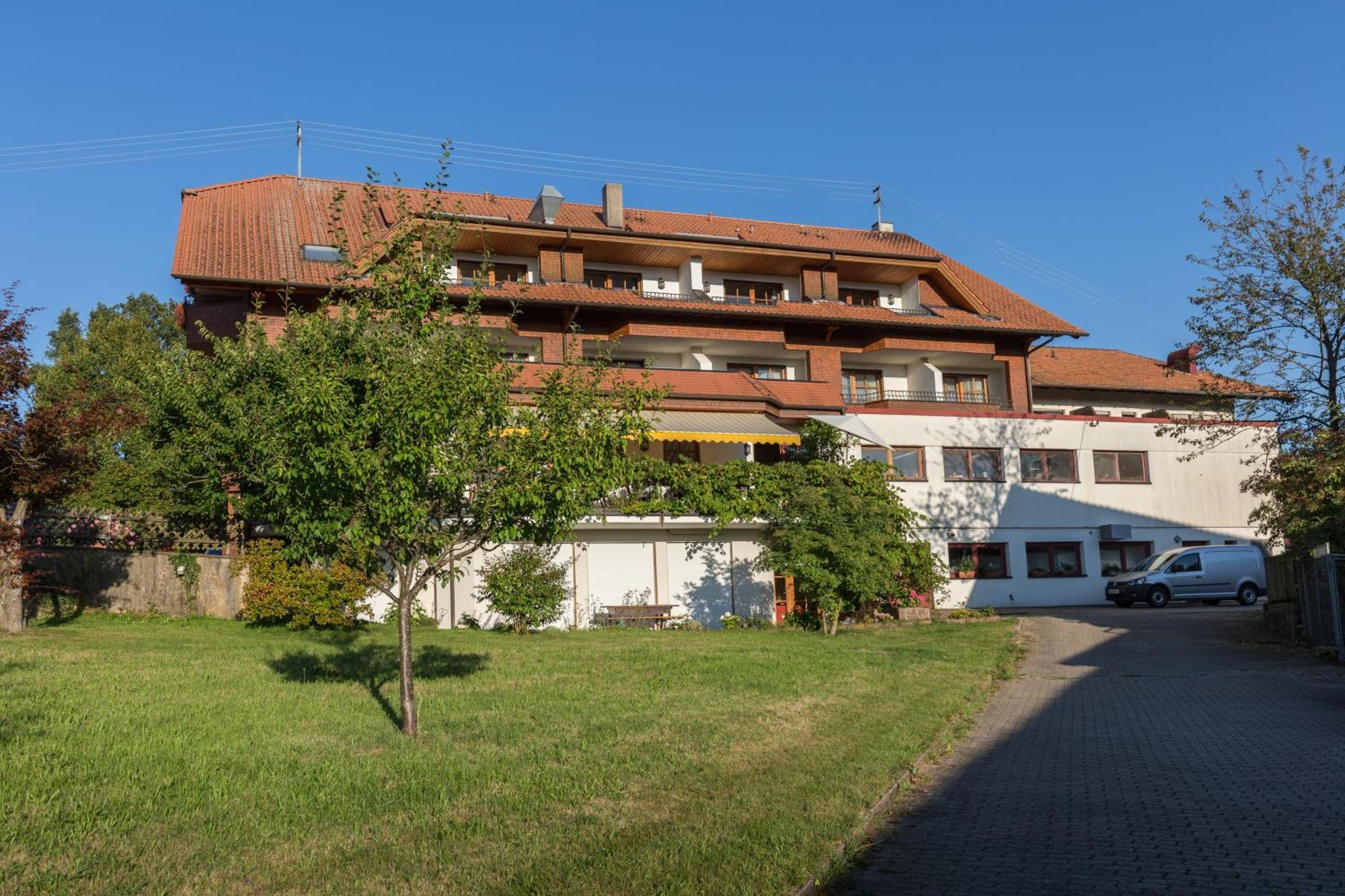 Hotel Restaurant Vinothek Lamm Bad Herrenalb Zewnętrze zdjęcie