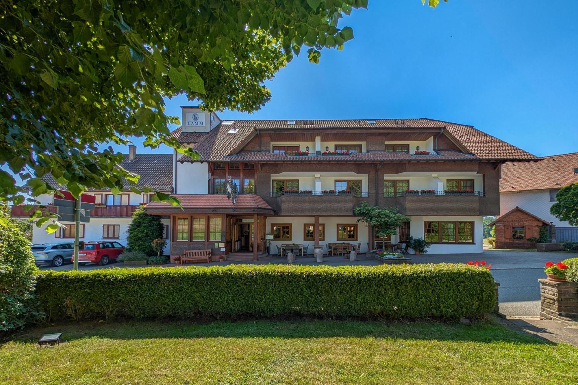 Hotel Restaurant Vinothek Lamm Bad Herrenalb Zewnętrze zdjęcie