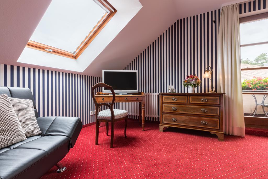 Hotel Restaurant Vinothek Lamm Bad Herrenalb Zewnętrze zdjęcie